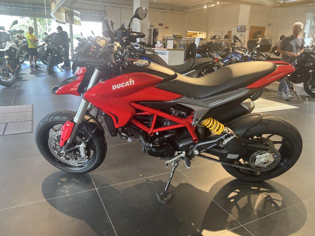 HYPERMOTARD 821