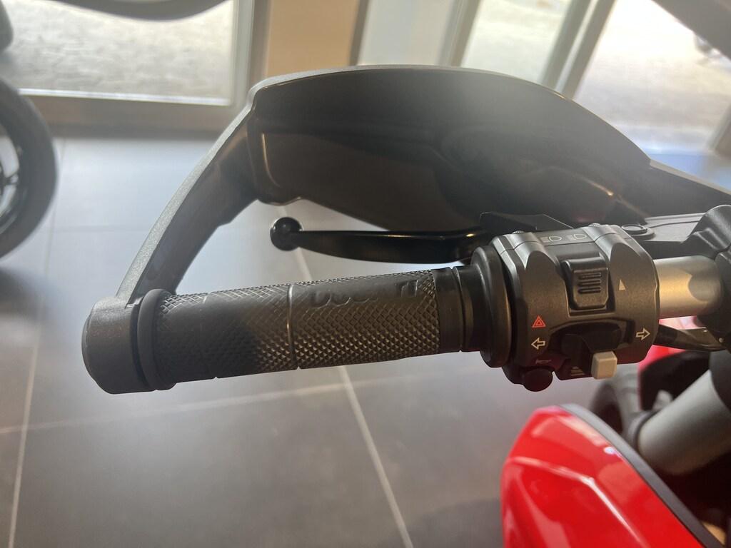 HYPERMOTARD 821