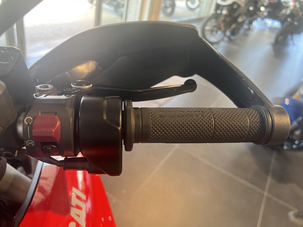 HYPERMOTARD 821