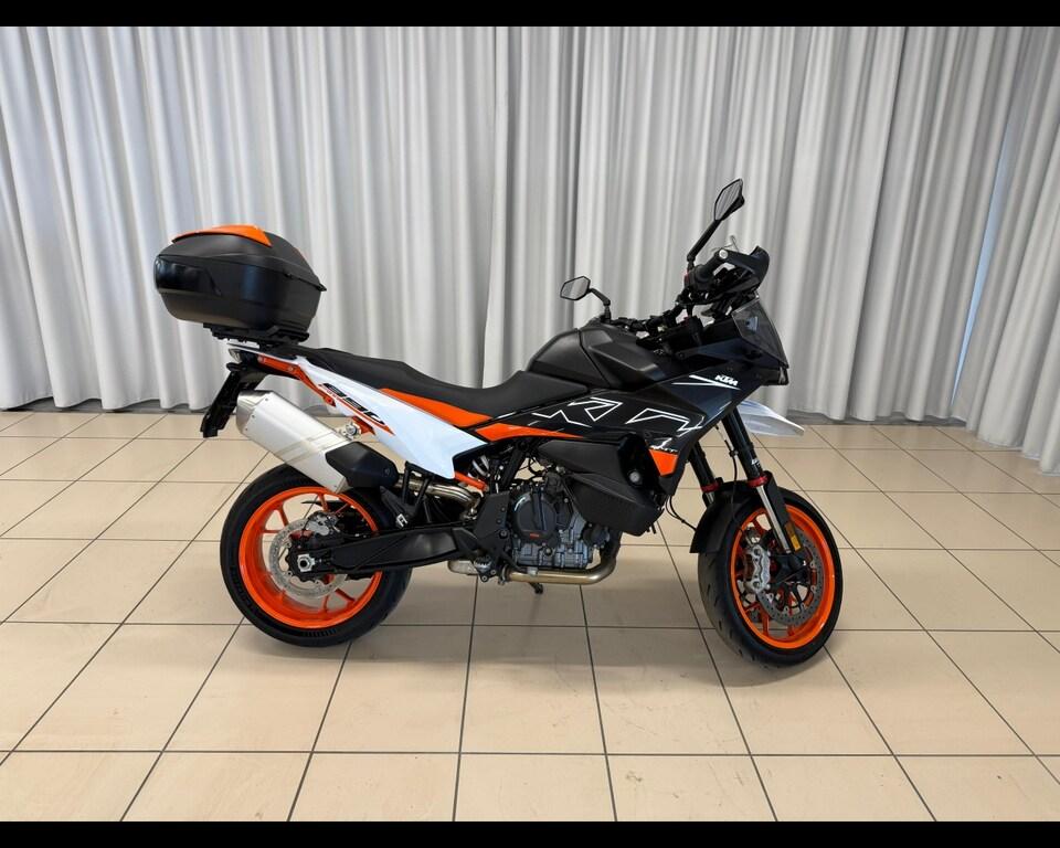 890 SMT
