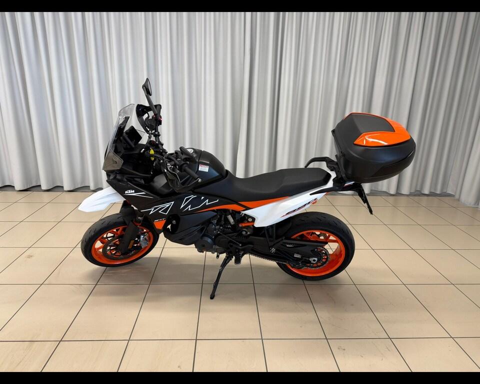 890 SMT