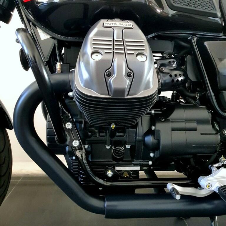 V7 850