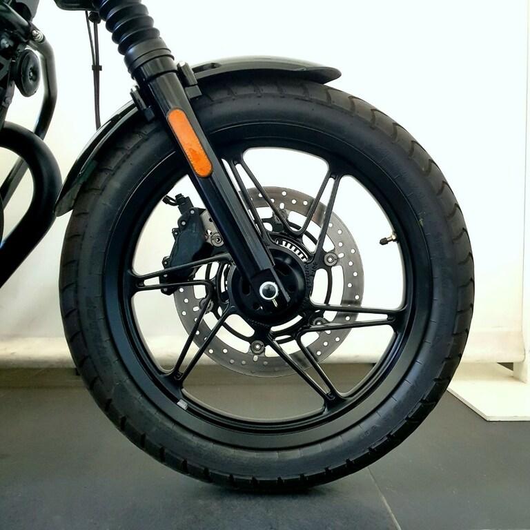 V7 850