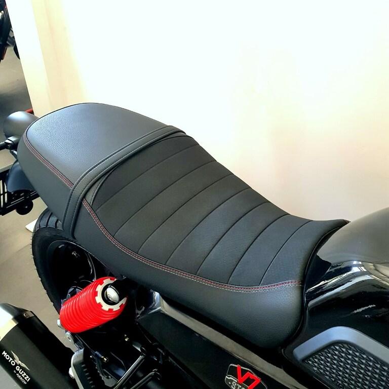 V7 850