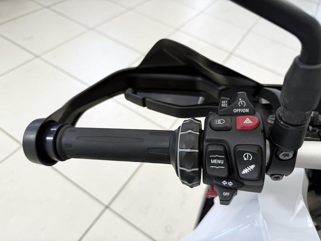 F 900 XR