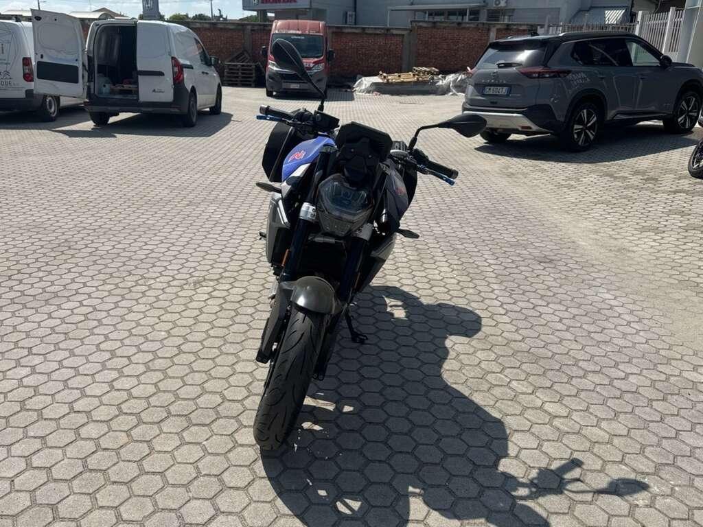 F 900 R