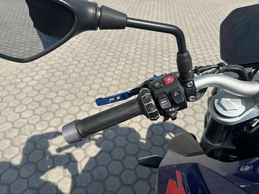 F 900 R