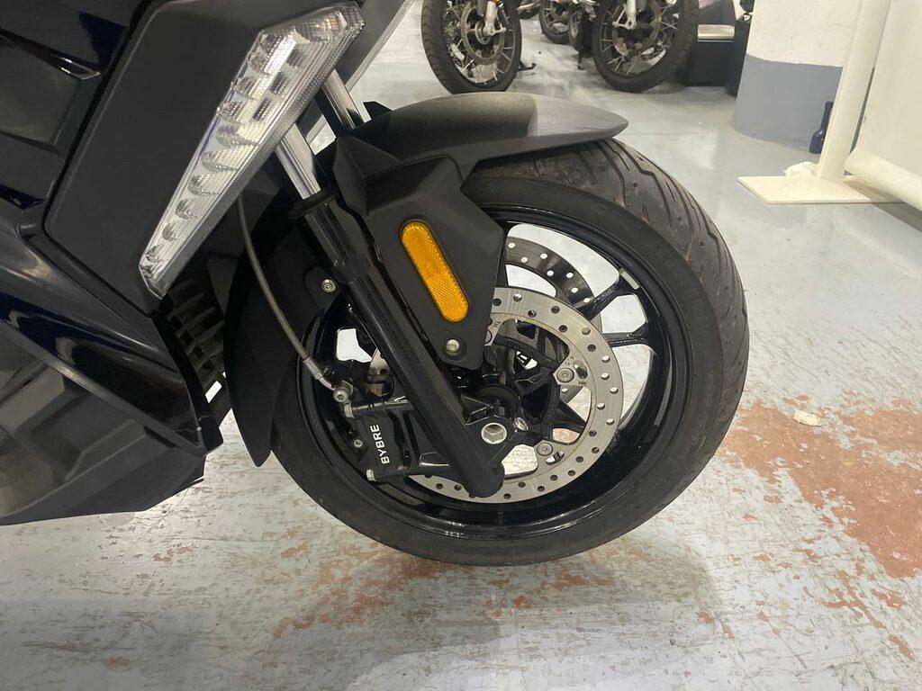 C 400 X
