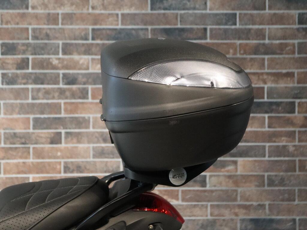 R 1200 R