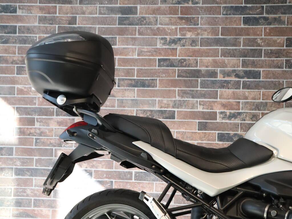 R 1200 R
