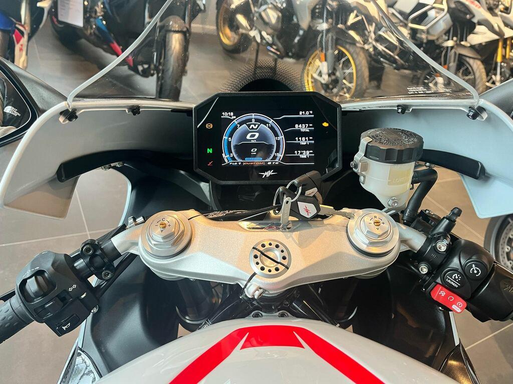 F3 800