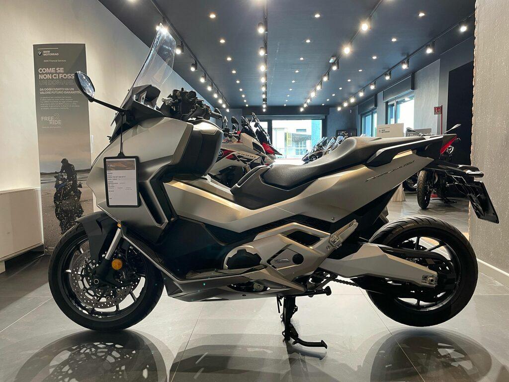 FORZA 750