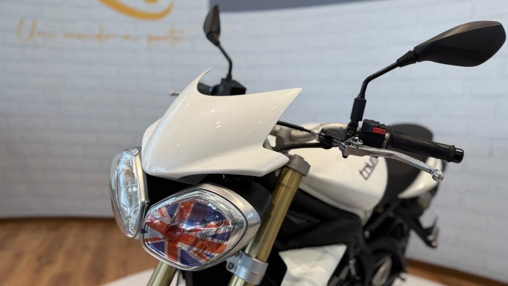 STREET TRIPLE 675