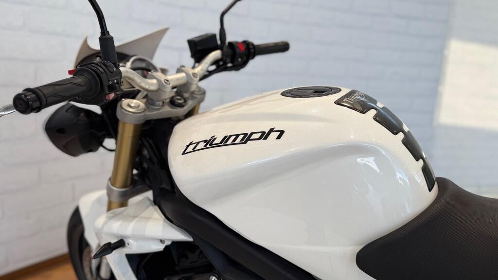 STREET TRIPLE 675
