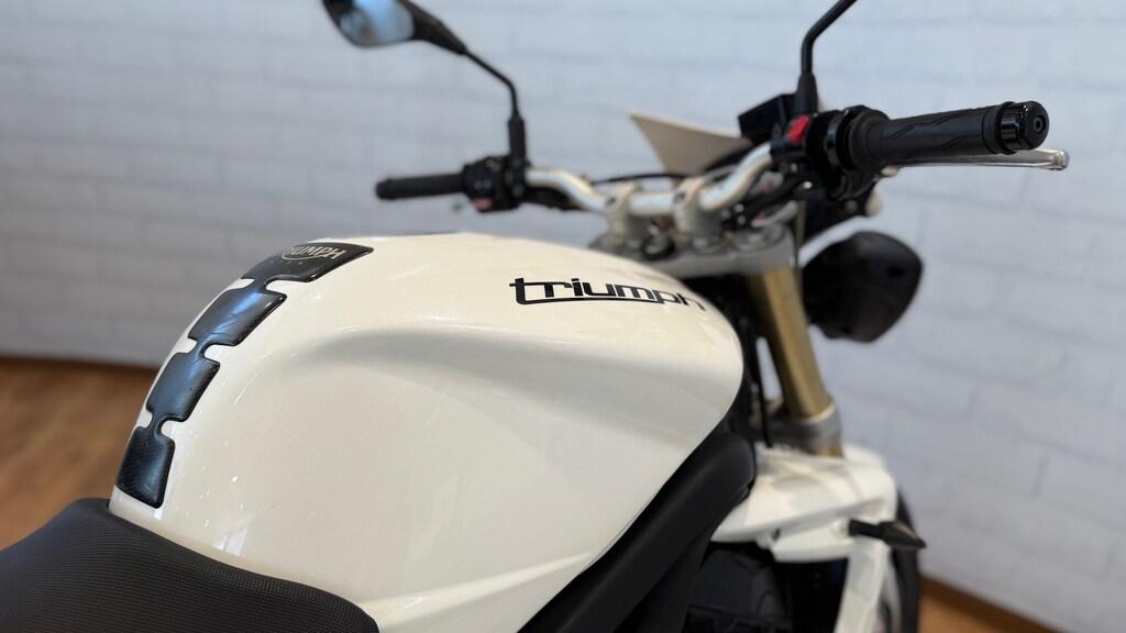 STREET TRIPLE 675