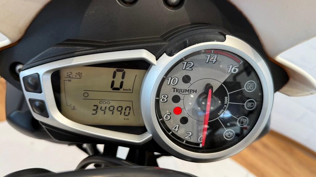 STREET TRIPLE 675