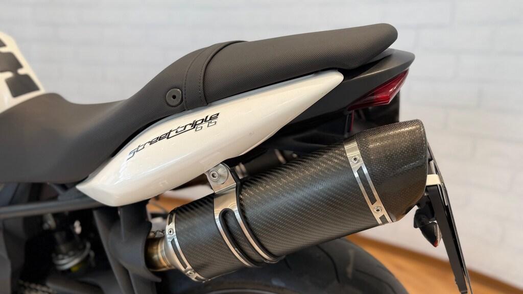 STREET TRIPLE 675