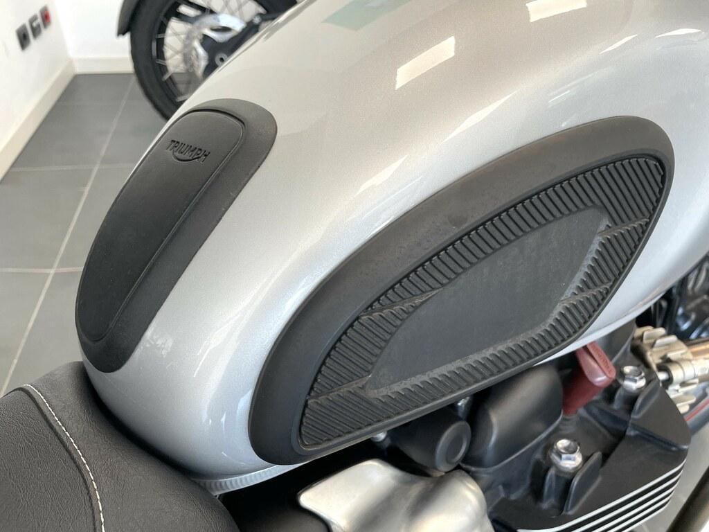 STREET TWIN 900