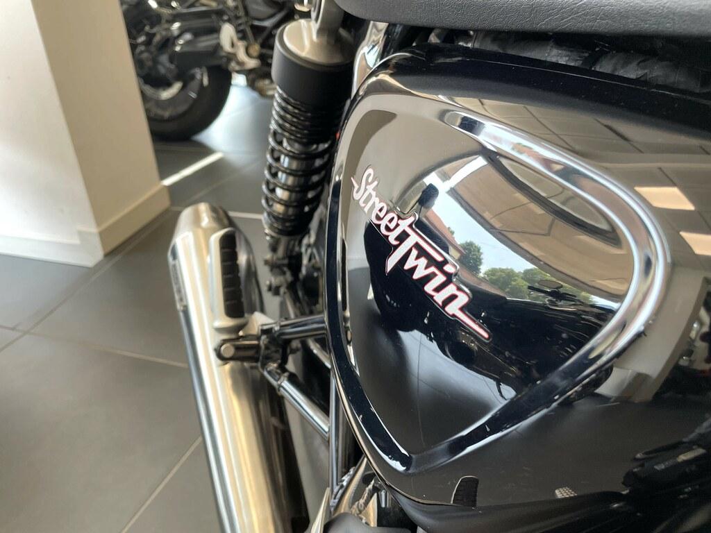 STREET TWIN 900