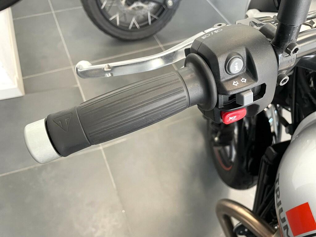 STREET TWIN 900