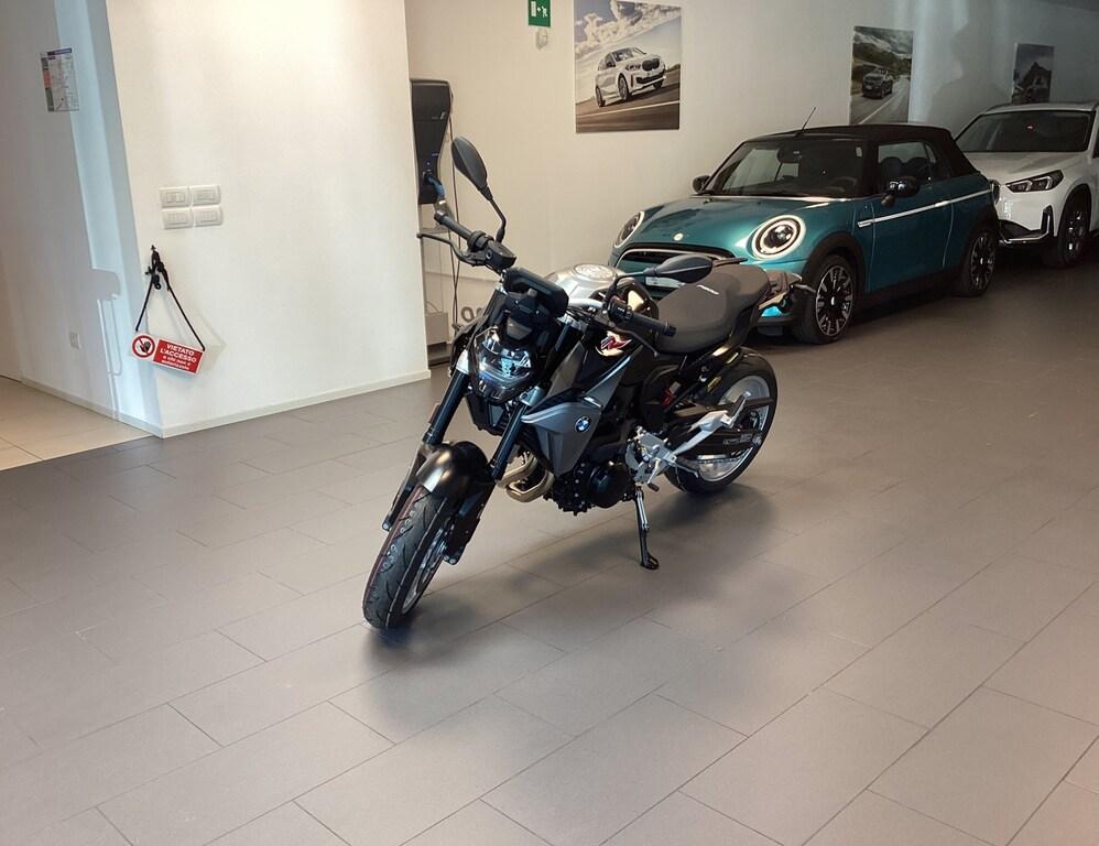 F 900 R