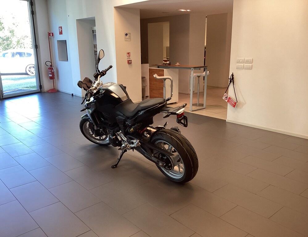 F 900 R