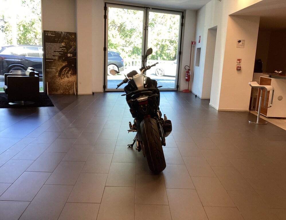 F 900 R