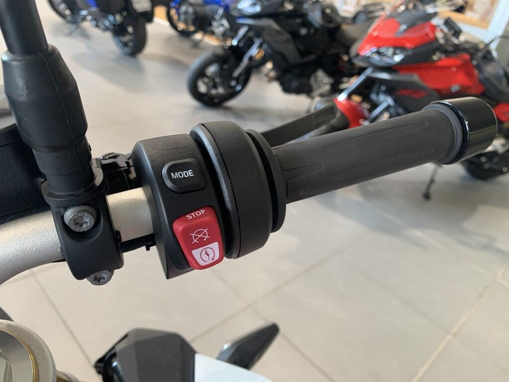 F 900 R