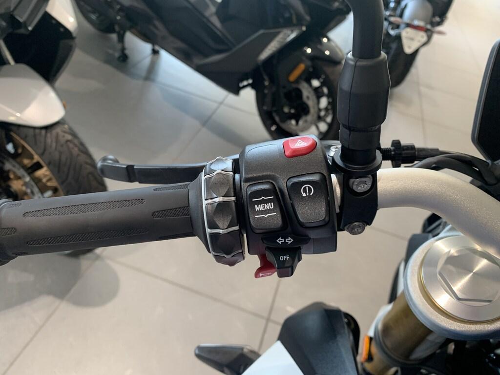 F 900 R