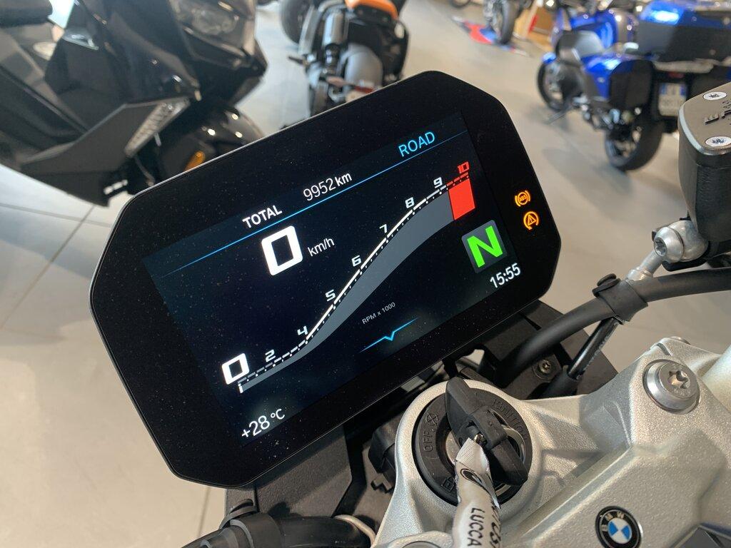 F 900 R