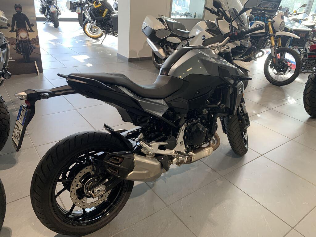 F 900 R