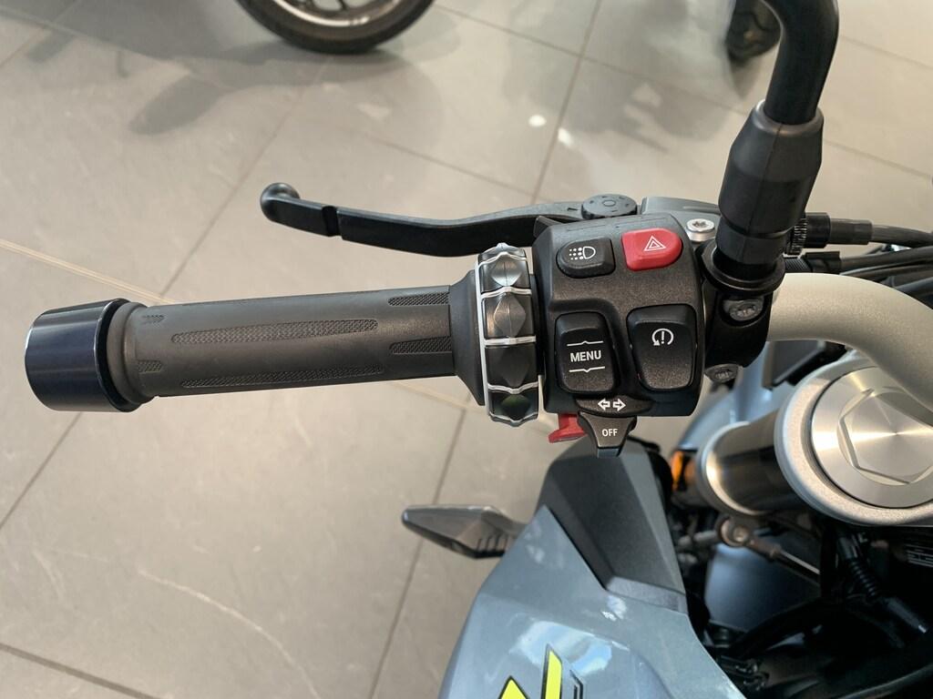 F 900 R