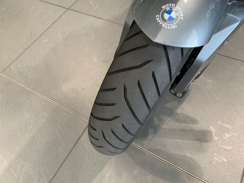 F 900 R