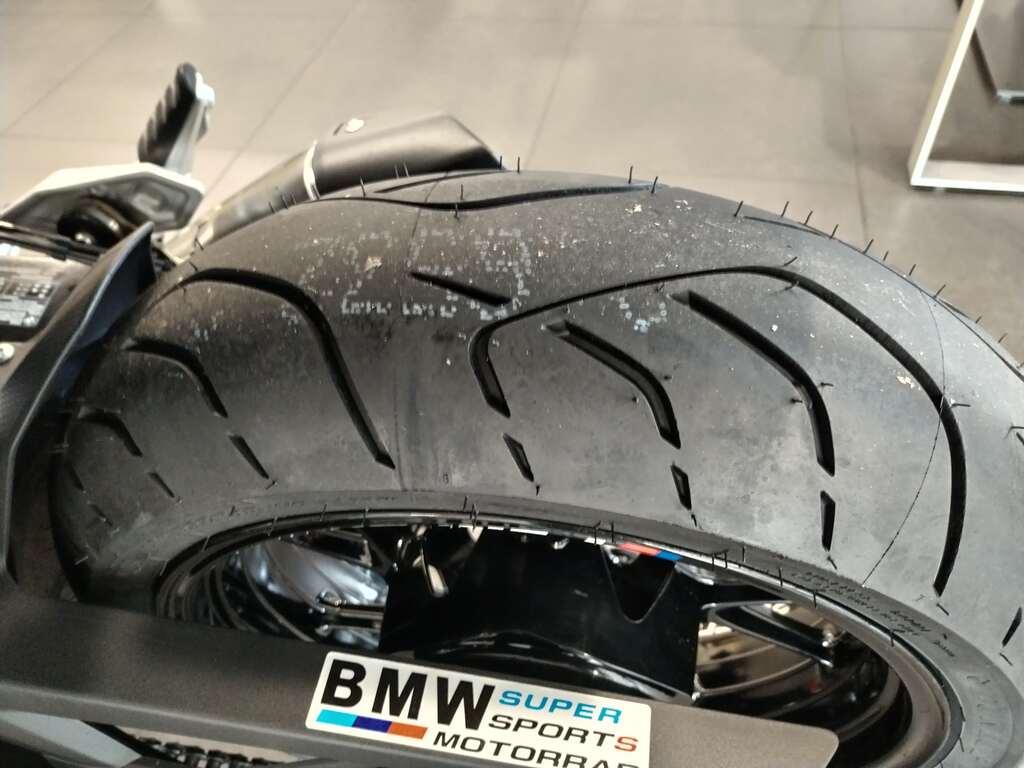 F 900 R