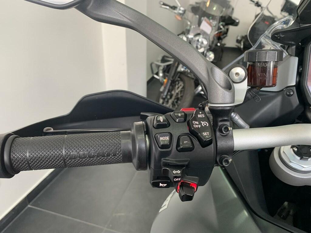 MULTISTRADA V4