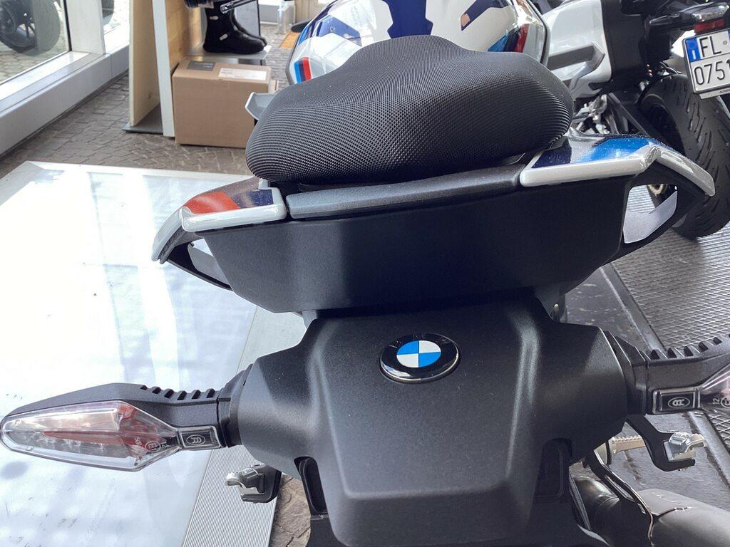 M 1000 R