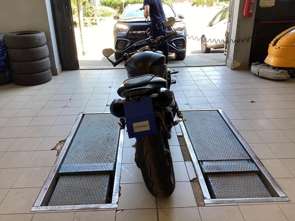SPEED TRIPLE 1050