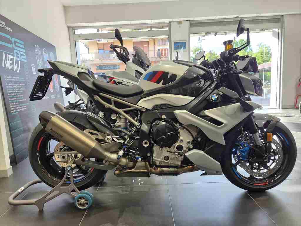 M 1000 R