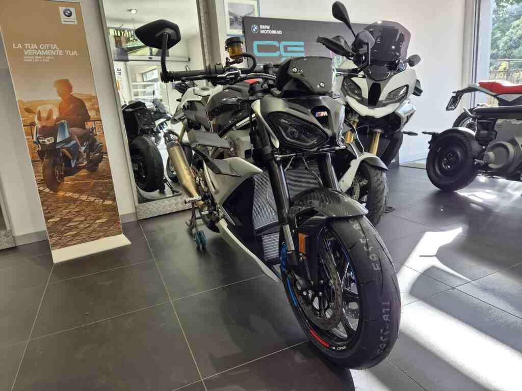 M 1000 R