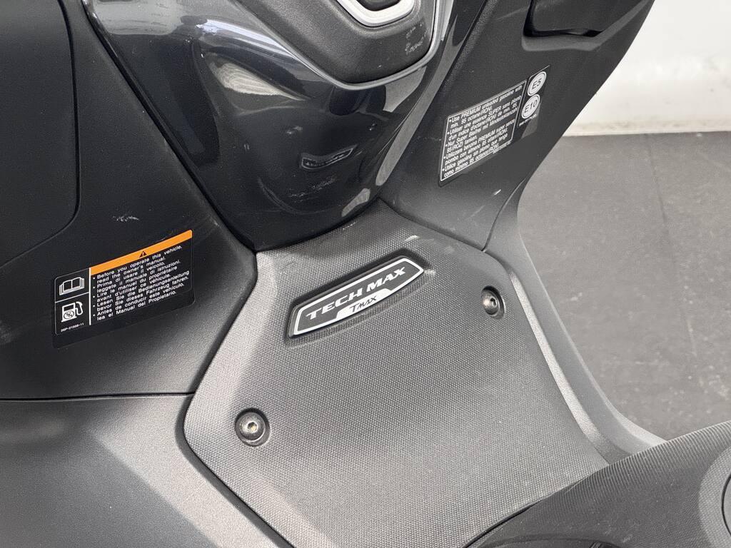 T-MAX 560