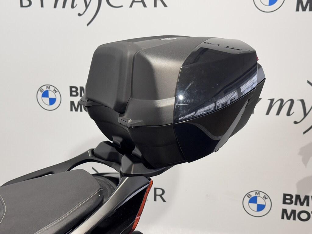 T-MAX 560