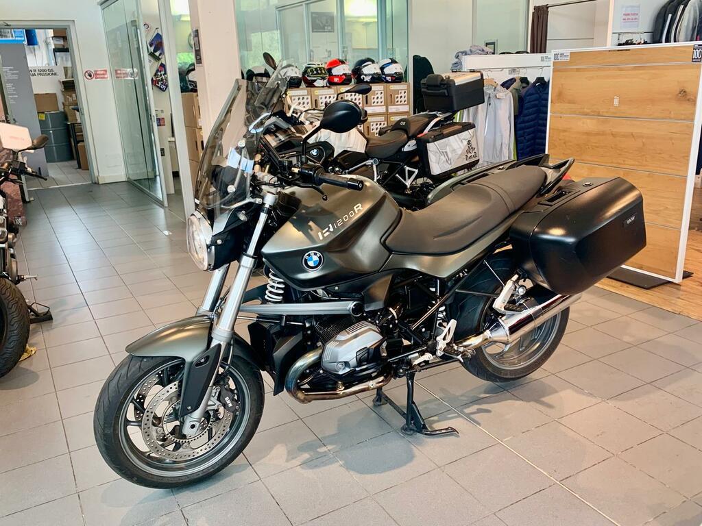 R 1200 R