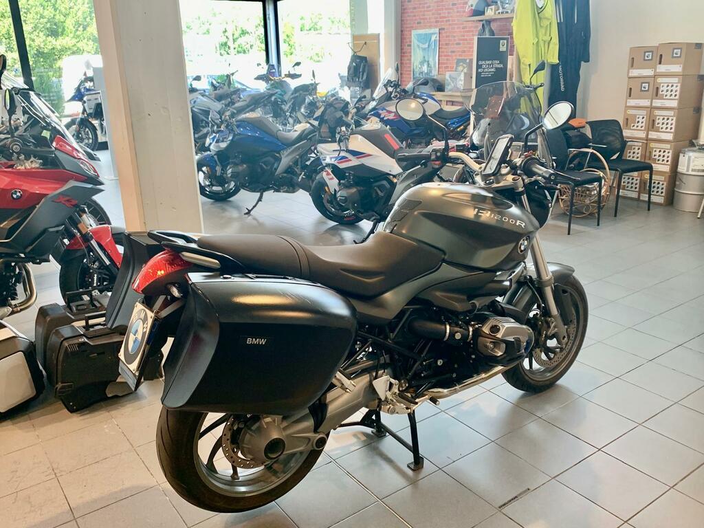 R 1200 R