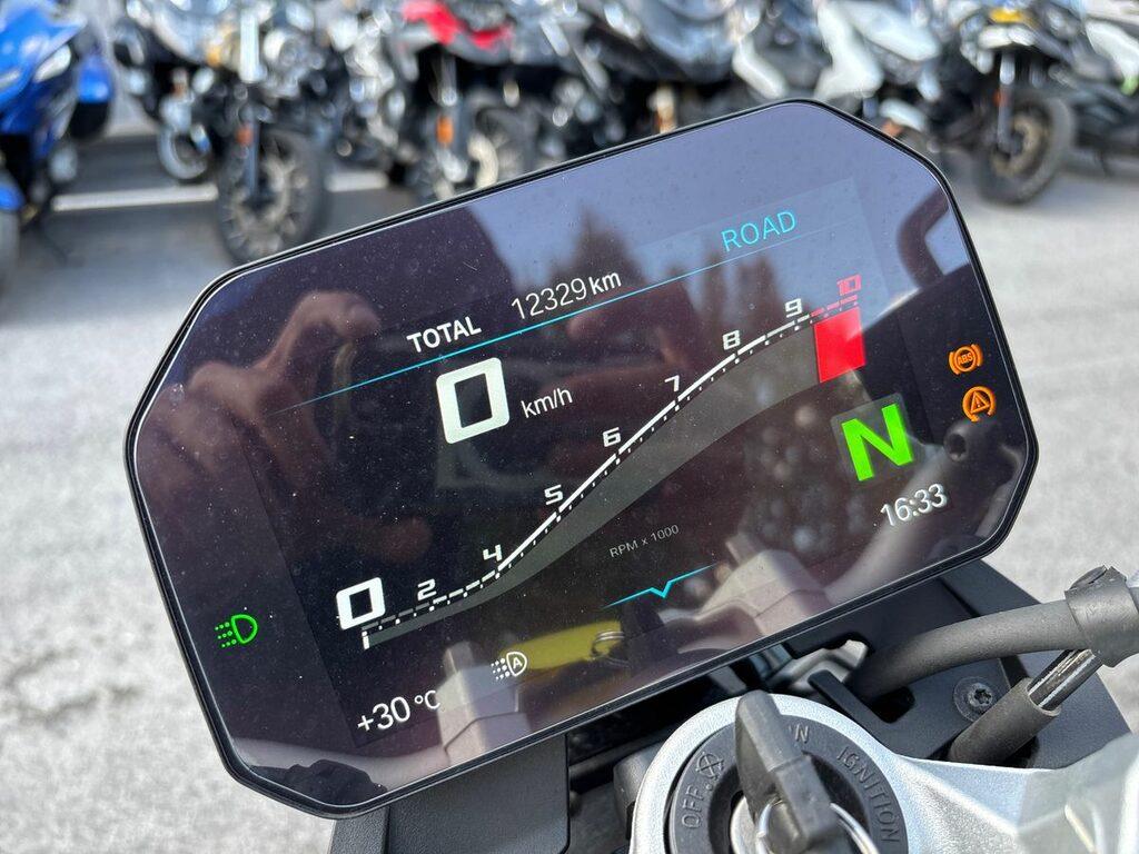 F 900 R