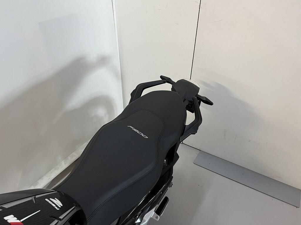 F 900 R