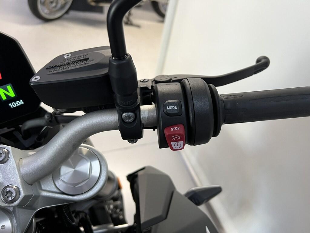 F 900 R