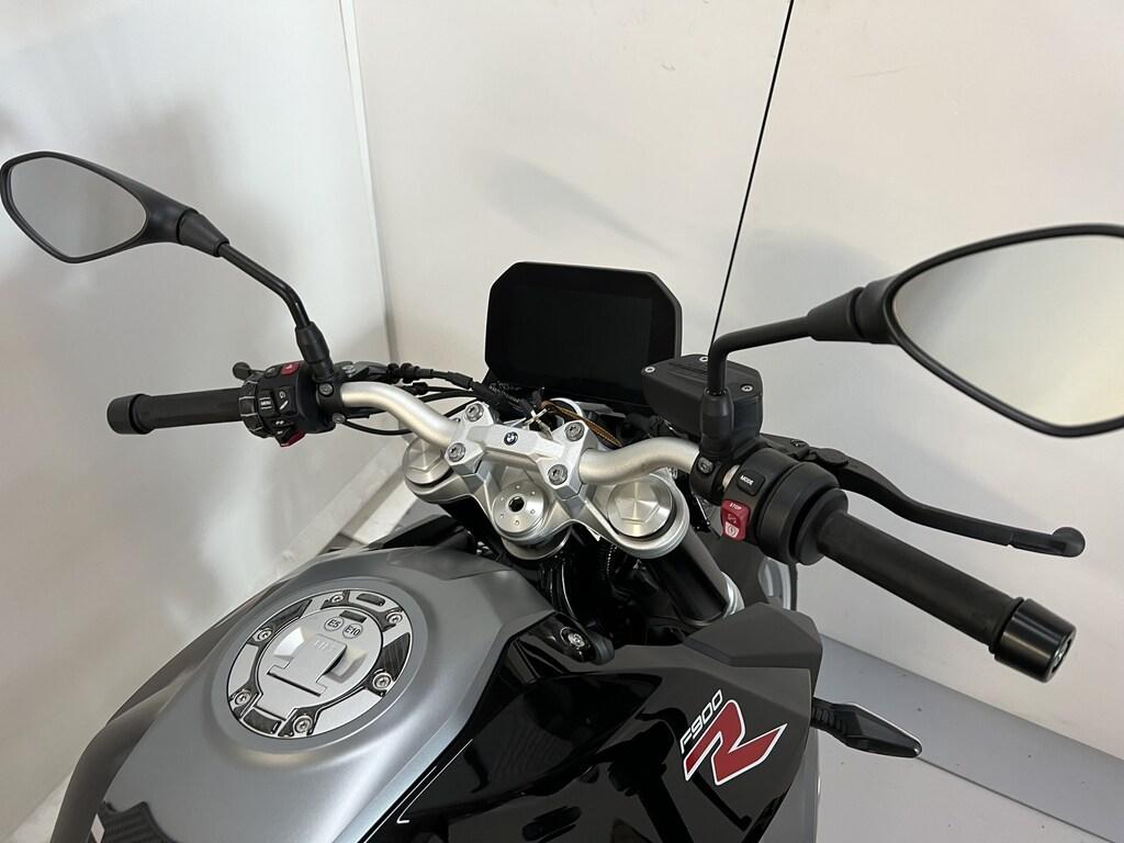 F 900 R