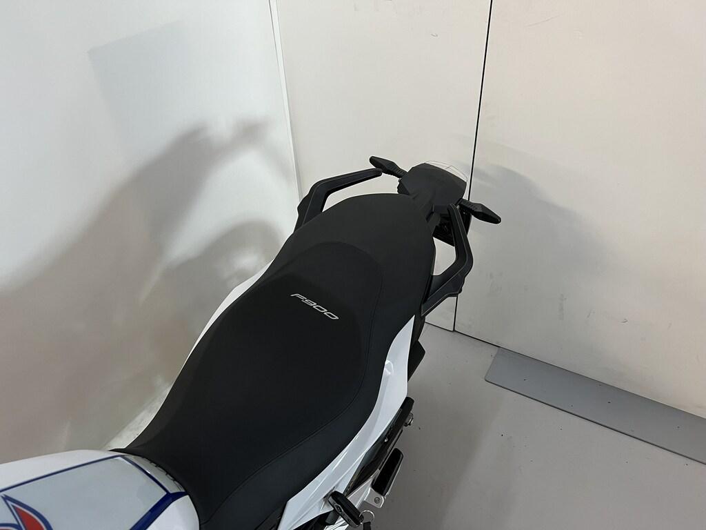 F 900 R