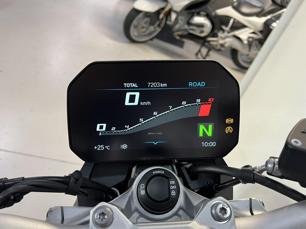 F 900 R