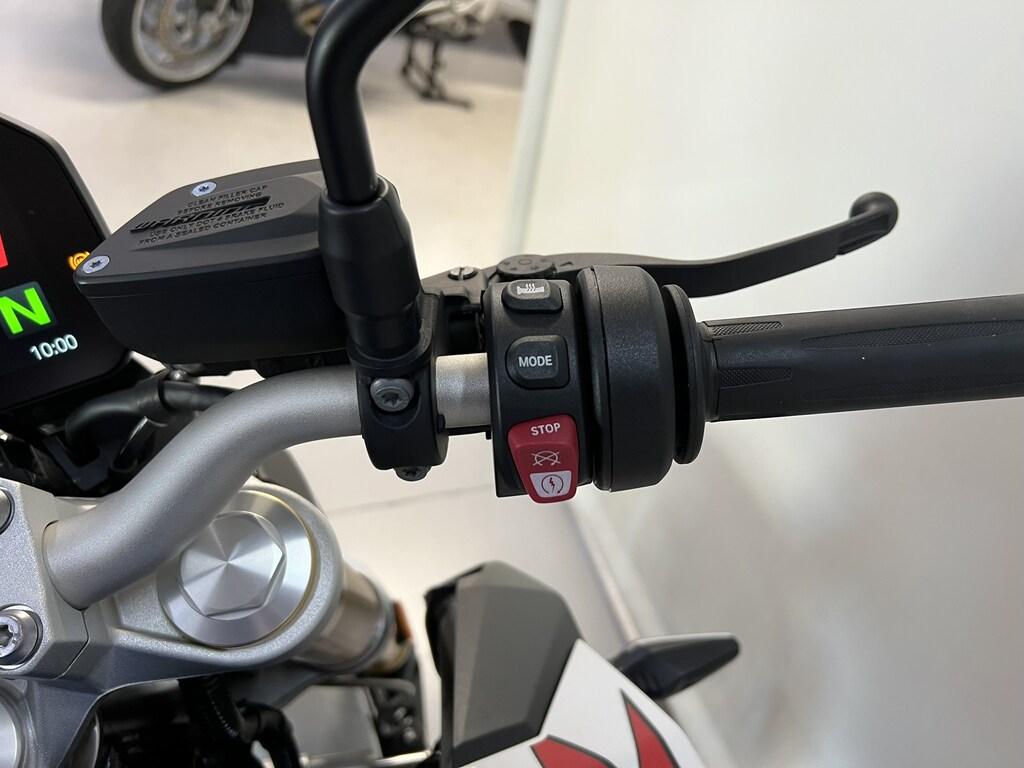 F 900 R